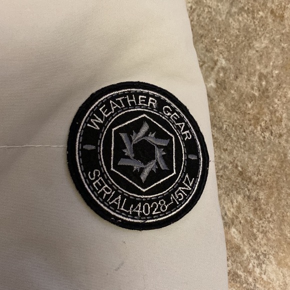 A womens large winter jacket - Picture 2 of 4